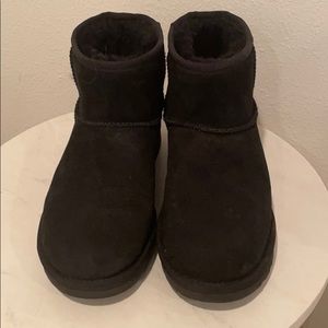 NWT Ugg Classic Mini II
